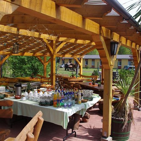 Hostel Waldhaus Am Ferienpark Mirow -Zimmer Du Wc Ngoại thất bức ảnh