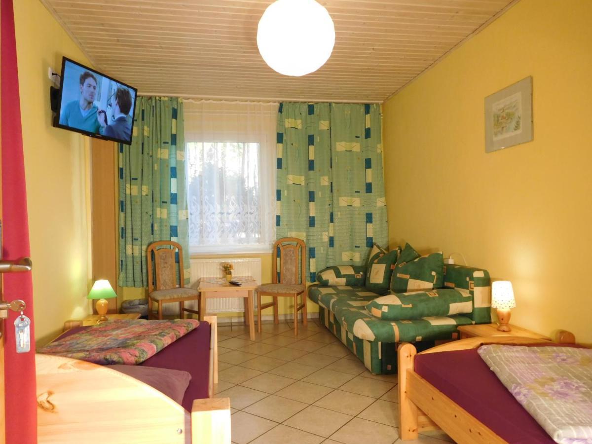 Hostel Waldhaus Am Ferienpark Mirow -Zimmer Du Wc Ngoại thất bức ảnh