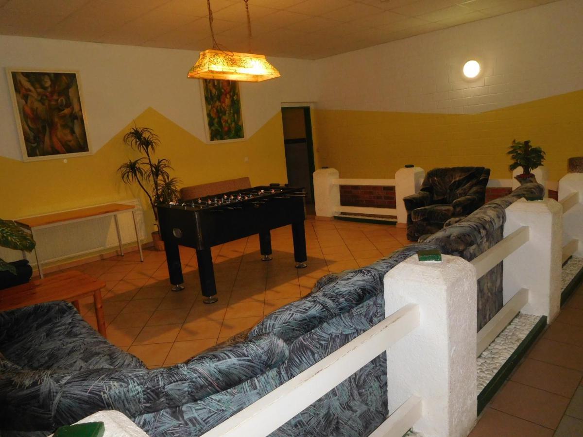 Hostel Waldhaus Am Ferienpark Mirow -Zimmer Du Wc Ngoại thất bức ảnh