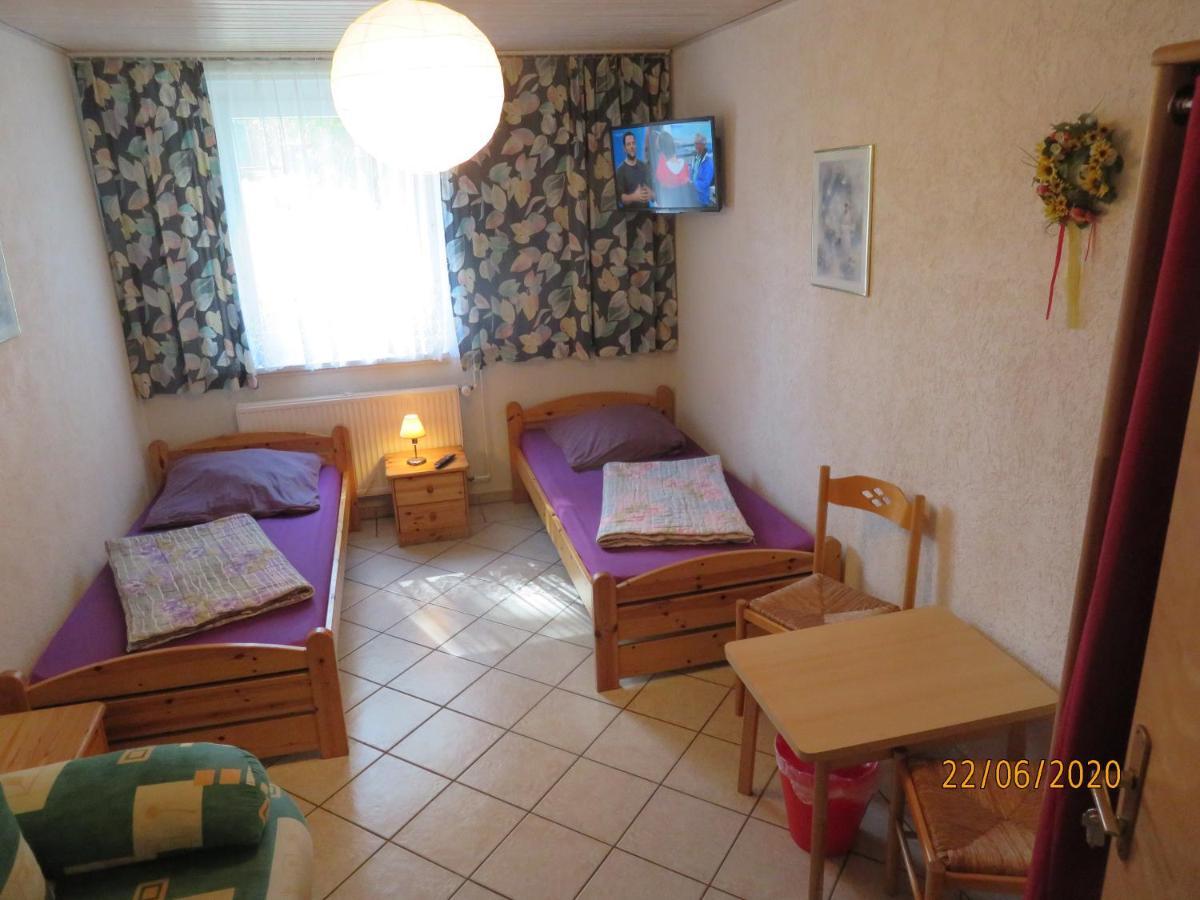 Hostel Waldhaus Am Ferienpark Mirow -Zimmer Du Wc Ngoại thất bức ảnh