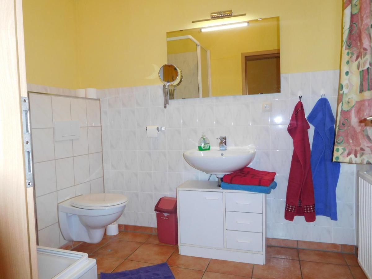 Hostel Waldhaus Am Ferienpark Mirow -Zimmer Du Wc Ngoại thất bức ảnh