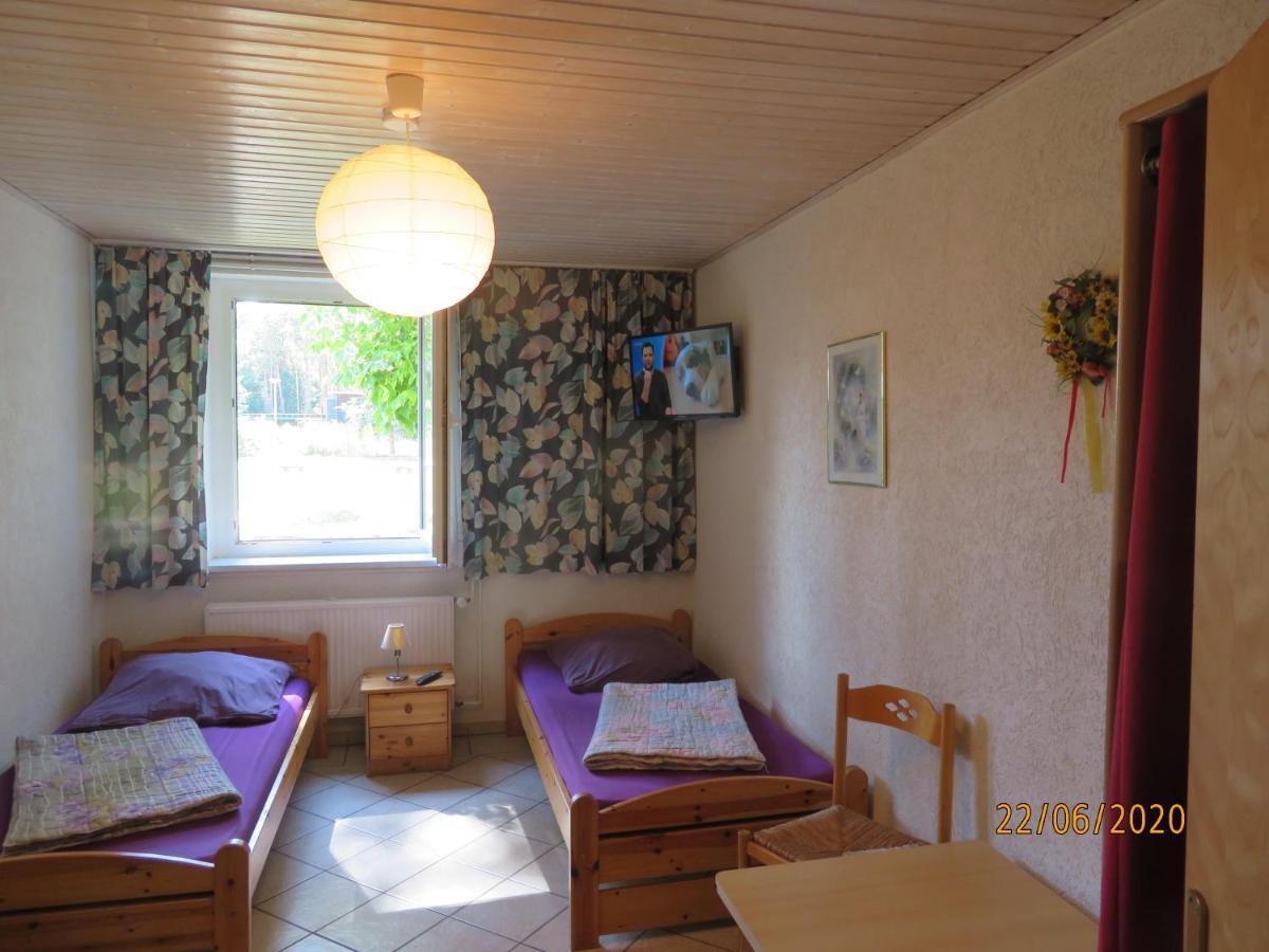 Hostel Waldhaus Am Ferienpark Mirow -Zimmer Du Wc Ngoại thất bức ảnh